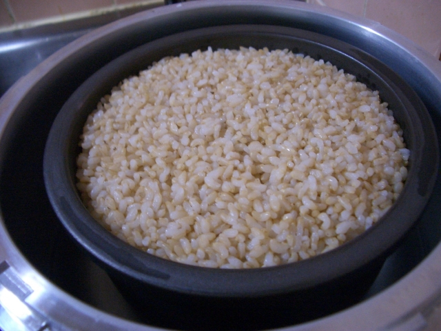 白米や玄米の一合って同じ？炊き上がりの量に違いはある？