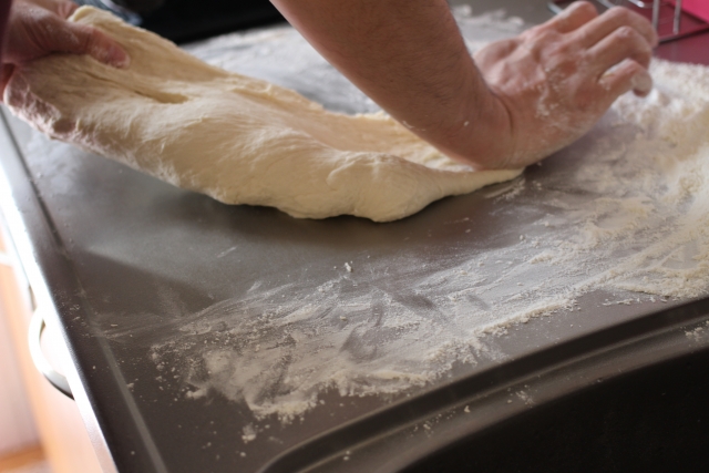 なぜ強力粉ばかりでパンを作るの？その理由を徹底解析！