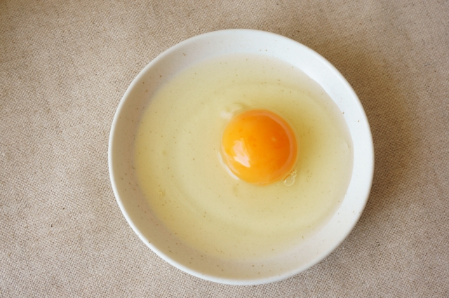 卵の栄養は黄身と白身で違うの？安心で安全な卵の選び方とは