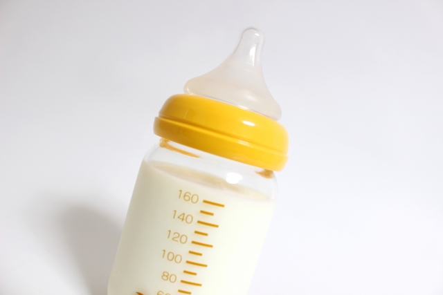 赤ちゃんに飲ませる粉ミルクはオーガニックが良い！？