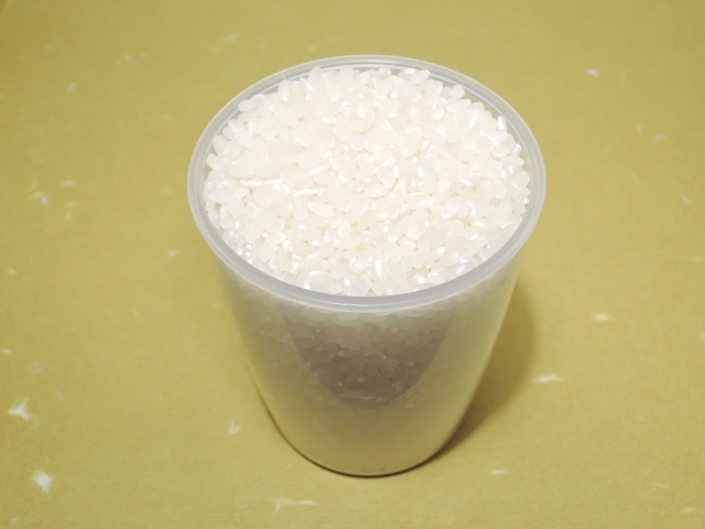 米を計量カップで量ると1合は何ml？水は何ml入れればいい？