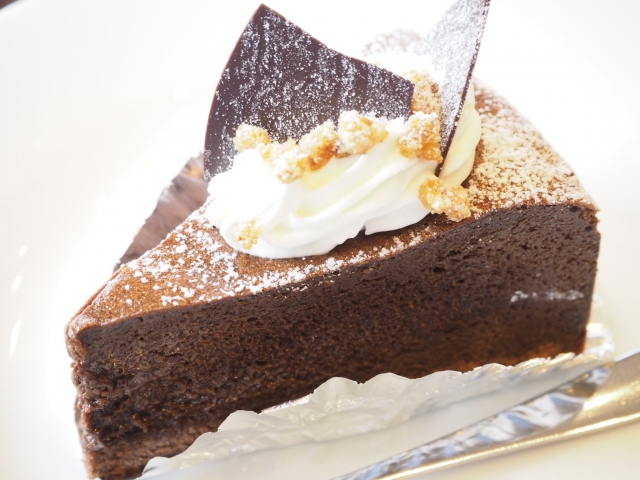 チョコレートケーキは高カロリー？太らないためには？