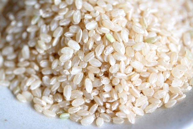 美味しい玄米ご飯のカロリーは炊く前と炊いた後でどう違う？